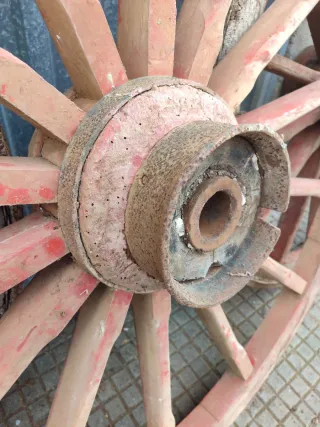 3 Ruedas de Carro Antiguas