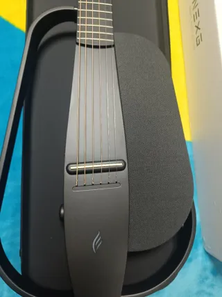 Guitarra Nexg con funda y accesorios