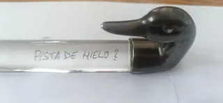 Lupa pato de bronce Y metacrilato