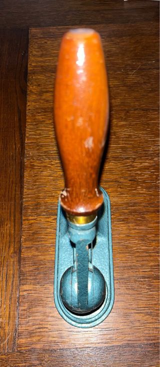 Prensa de selo branco em ferro fundido