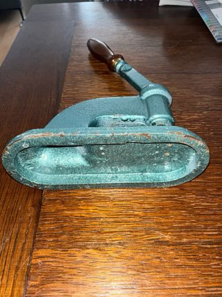 Prensa de selo branco em ferro fundido