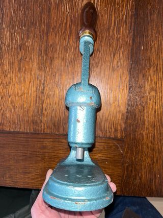 Prensa de selo branco em ferro fundido