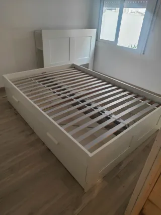 Cama Brimmes Ikea con cabecero y cajones