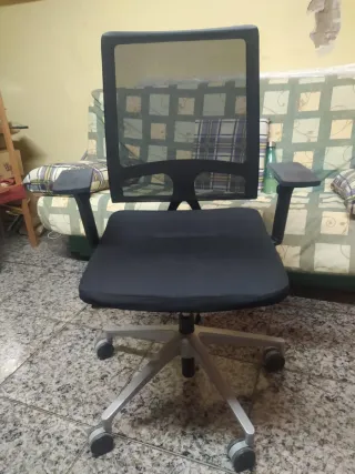 Silla ergonómica de malla negrasilla