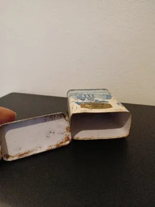 Antigua lata de té English Breakfast