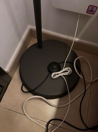 Lámpara de pie gris metal