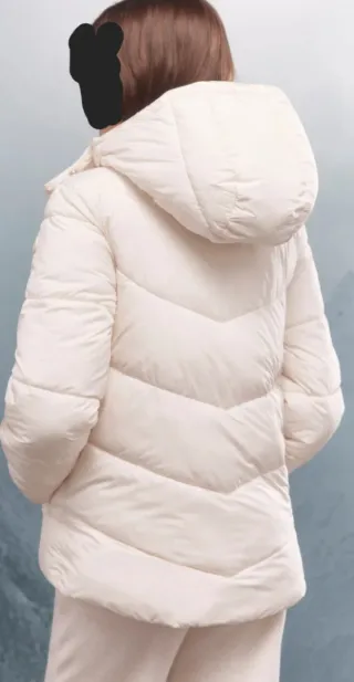 Plumífero acolchado blanco roto ligero