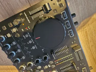 Akiyama Quark SC - Mesa DJ