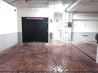 Garaje en venta en La Buhaira en Sevilla