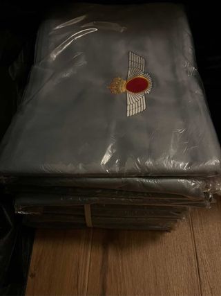 Cubre cama militar con escudo