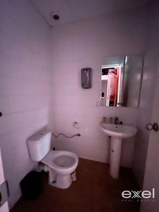 Local comercial en alquiler en Fontsanta - Fatjó en Cornellà de Llobregat