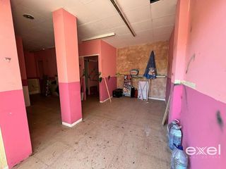 Local comercial en alquiler en Fontsanta - Fatjó en Cornellà de Llobregat