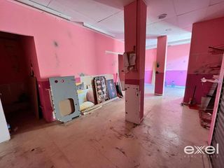 Local comercial en alquiler en Fontsanta - Fatjó en Cornellà de Llobregat