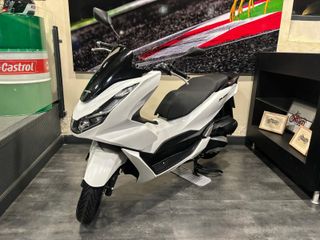 Honda PCX 125 Scooter Automática