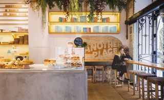 SE VENDE CAFETERÍA EN FUNCIONAMIENTO CORIA DEL RIO