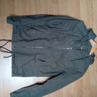 Chaqueta Zara verde oliva
