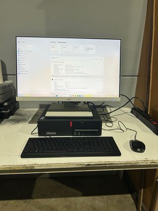 Computer desktop Lenovo ThinkCentre