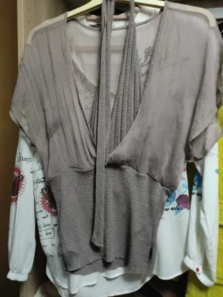 Blusa beige y blanca