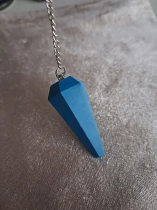 Péndulo de piedra azul