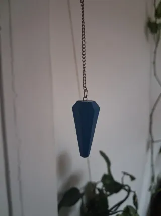 Péndulo de piedra azul