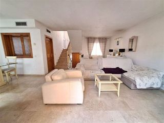 Casa adosada en venta en Nueva Andalucía centro en Marbella