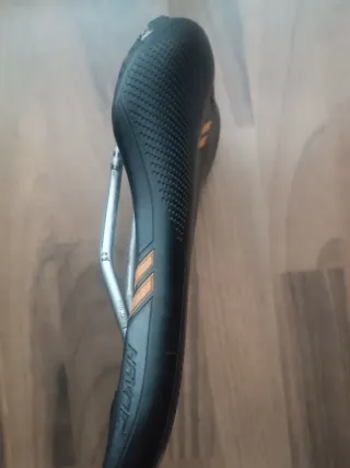 Sillín MTB Negro Naranja