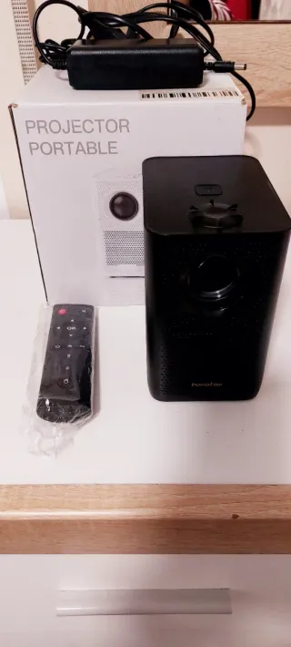 Proyector Portátil con Mando