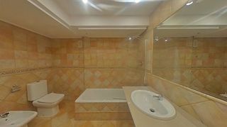 Piso en venta en Puerto Banús en Marbella