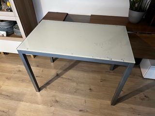 Mesa de cocina cristal blanco y metal