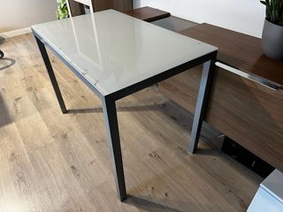 Mesa de cocina cristal blanco y metal