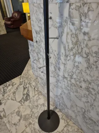 Perchero Metálico Negro con 10 ganchos para colgar