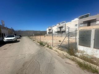 Solar en alquiler en Nueva Torrevieja - Aguas Nuevas en Torrevieja