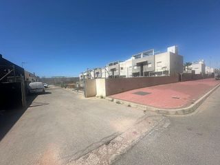 Solar en alquiler en Nueva Torrevieja - Aguas Nuevas en Torrevieja