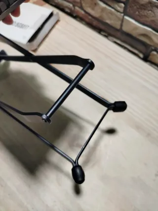 Adam Hall Stands SGS 017 Reposapiés Guitarra