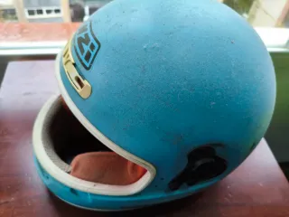 Casco de moto azul