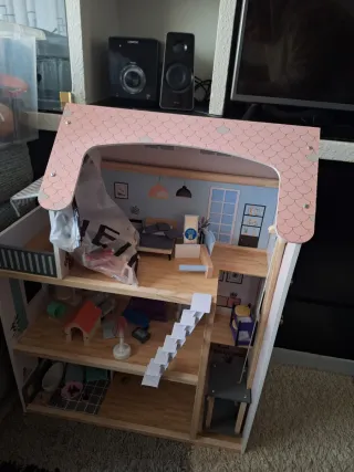 Casa de muñecas de madera