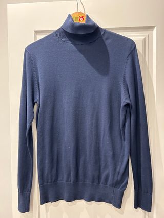 Jersey cuello alto azul marino