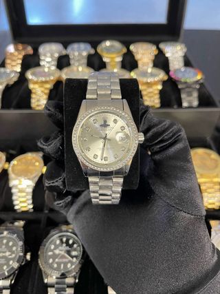 Reloj Color Plata con Piedras Brillantes