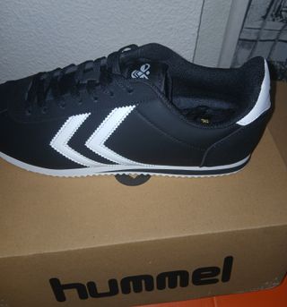 Zapatillas Hummel Negras y Blancas