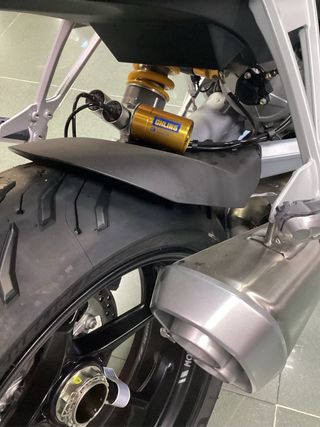 Moto Guzzi V100 Mandello S Verde/Dorado 2024