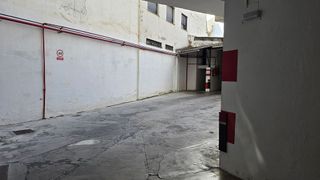 Garaje en venta en Los Remedios en Sevilla