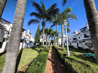 Casa adosada en alquiler en Los Naranjos - Las Brisas en Marbella