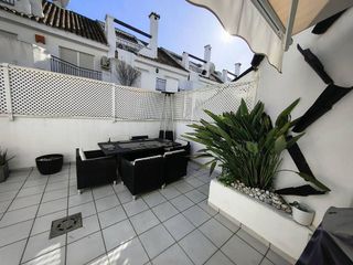 Casa adosada en alquiler en Los Naranjos - Las Brisas en Marbella