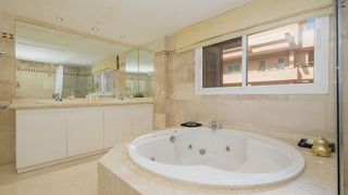 Piso en alquiler en Los Naranjos - Las Brisas en Marbella