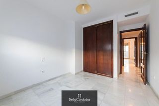 Piso en alquiler en Huerta de la Reina - Trassierra en Córdoba