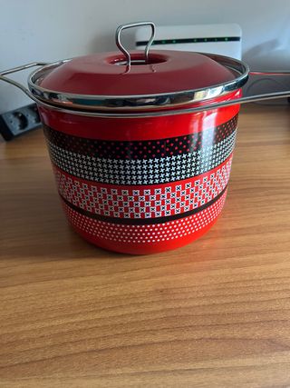 Pentola vintage decorata