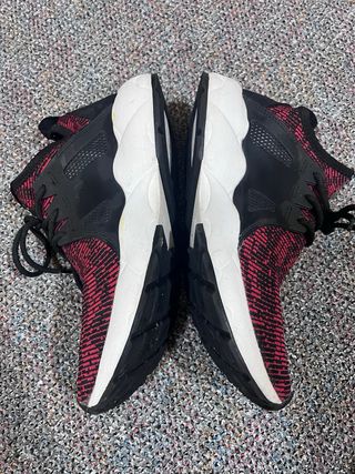 Zapatillas FILA rojas y negras – talla 44