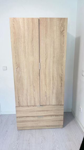 Armario de madera color beige/marrón