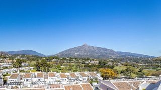 Casa adosada en alquiler en Los Naranjos - Las Brisas en Marbella