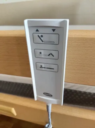 Cama ortopédica de madera y metal